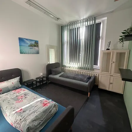 Lejlighed Grosse Fuer Bis Zu 8 Personen Mit 2 Badezimmern Merseburg