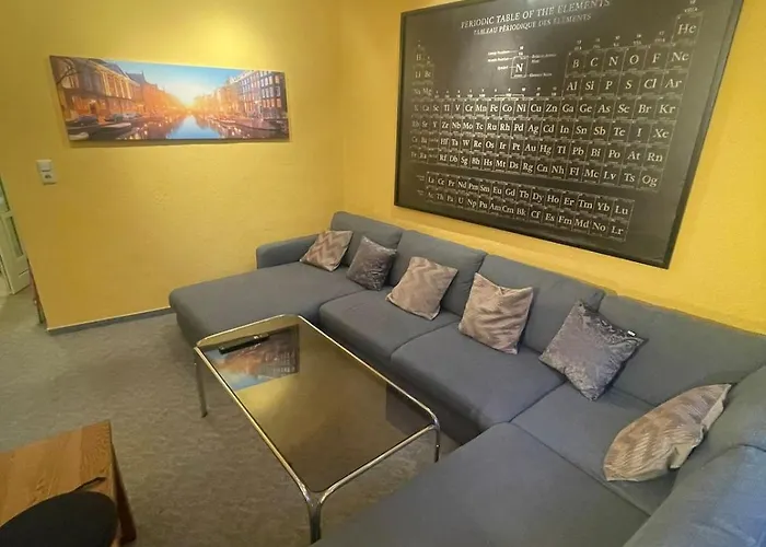 Grosse Fuer Bis Zu 8 Personen Mit 2 Badezimmern Merseburg