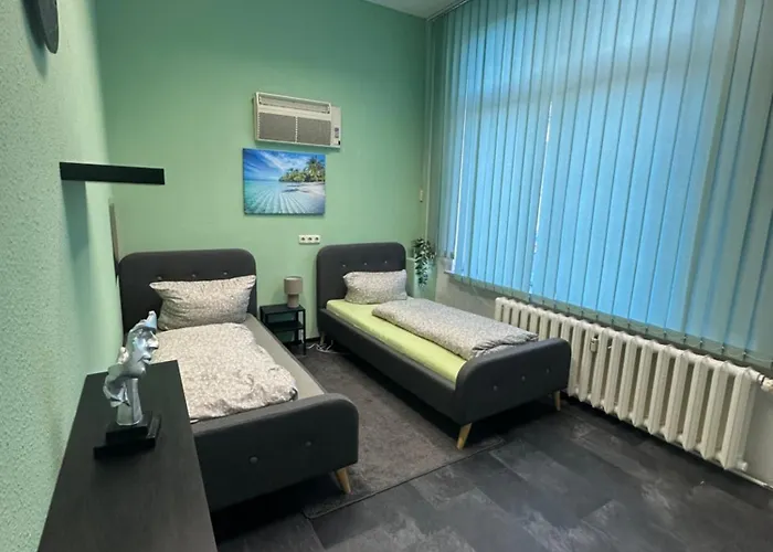 Grosse Fuer Bis Zu 8 Personen Mit 2 Badezimmern Apartmán Merseburg